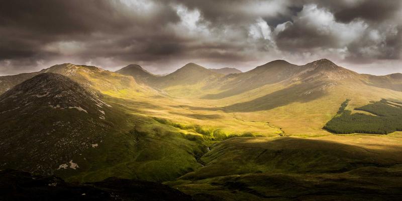 从冲压模具到精密加工：广东俊雄如何以五金制品驱动新能源汽车变革