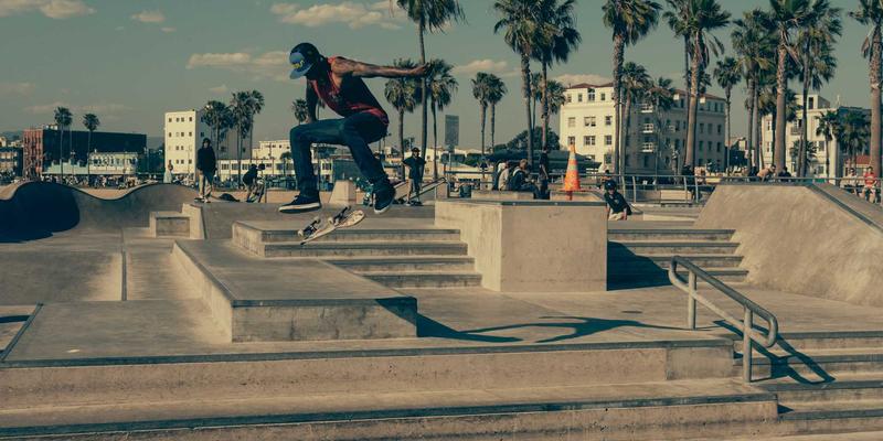 数字孪生实战：广东俊雄如何为复杂五金模具构建虚拟模型，优化工艺与预测失效